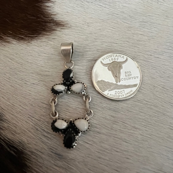 ❤️ White Buffalo Brushed Sterling 925 Navajo Style Southwestern Elegant Pendant - Picture 8 of 13